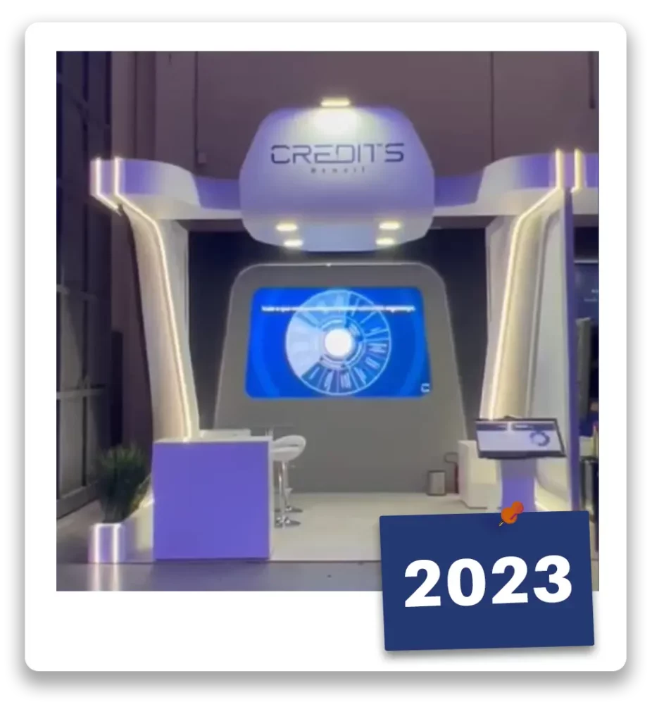 Imagem polaroid do stand da credits em 2023
